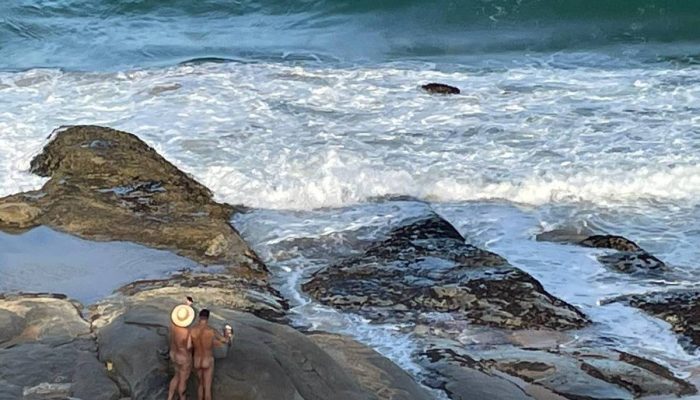 Naturistas na praia do Pinho, em Balneário Camboriú (SC)
             -       
        Giovana Madalosso - 5.fev.23/Folhapress