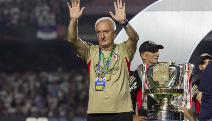 Dorival Júnior durante premiação da Copa do Brasil
             -       
        Adriano Vizoni - 24.set.23/Folhapress