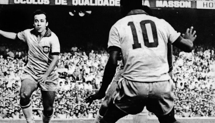 Tostão, camisa 9, na final da Copa de 1970, contra a Itália, no México
             -       
        Reprodução