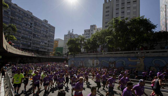 Corredores durante a São Silvestre de 2024, em São Paulo
             -       
        Adriano Vizoni - 31.dez.24/Folhapress