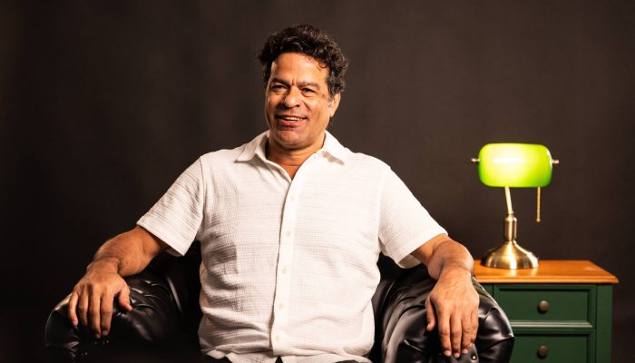 O craque Raí, ex-capitão da seleção brasileira de futebol, durante gravação de seu curso inédito na CasaFolha
             -       
        Pedro Affonso/Folhapress