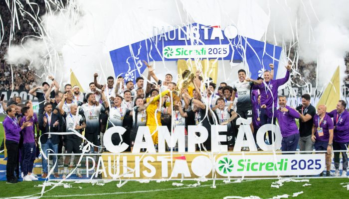 Jogadores do Corinthians celebram conquista do Paulista 2025; competição terá novo patrocinador em 2026
             -       
        Lucas Correa - 27.mar.25/Agência Enquadrar