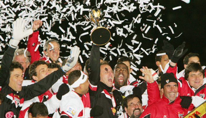 Jogadores do São Paulo celebram conquista do tricampeonato mundial, em Yokohama 
             -       
        Kazuhiro Nogi - 18.dez.2005/AFP