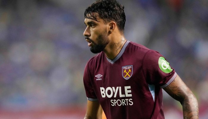 Lucas Paquetá durante jogo pelo West Ham na Premier League em julho de 2025 (Patrick McDermott/Getty Images/AFP)
             -       
        PATRICK MCDERMOTT/Getty Images via AFP