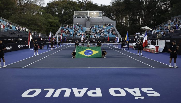 Fãs acompanham jogo e se refrescam em área de convivência do SP Open; torneio teve início com termômetros na casa dos 30º C
             -       
        Rubens Cavallari/Folhapress