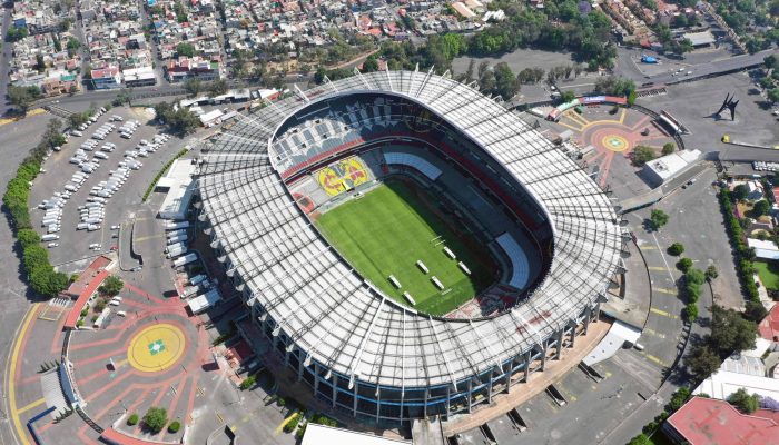 Vista aérea do estádio Azteca, na Cidade do México, palco do jogo de abertura da Copa de 2026 
             -       
        Alfredo Estrella - 22.mar.2020/AFP