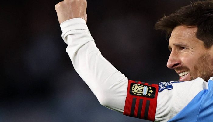 Messi comemora seu segundo gol no 3 a 0 da Argentina na Venezuela pelas Eliminatórias da Copa de 2026, no estadio Monumental, em Buenos Aires
             -       
        Agustin Marcarian - 4.set.25/Reuters