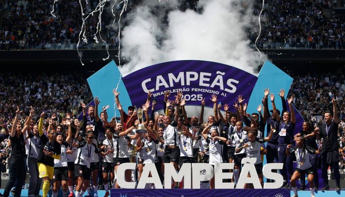 Jogadoras do Corinthians celebram conquista do Campeonato Brasileiro, em Itaquera 
             -       
        Miguel Schincariol - 14.set.2025/AFP