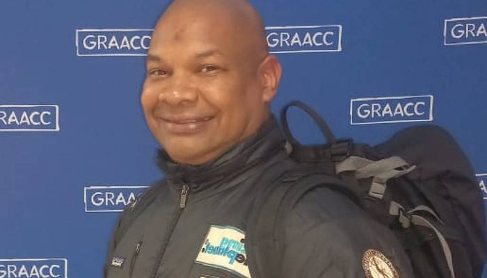 Carlos Dias após concluir desafio pelo Brasil no começo da década de 2010, no evento Brazil Sports Show
             -       
        Arquivo pessoal