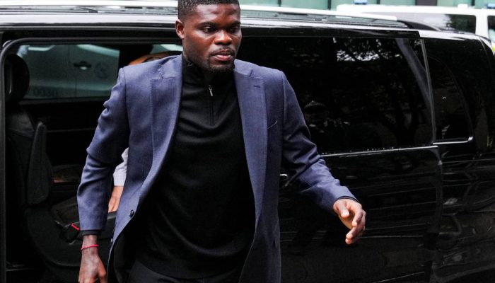 Thomas Partey chega ao Tribunal de Southwark, em Londres; jogador ganês disse ser inocente de todas as acusações
             -       
        Maja Smiejkowska/Reuters