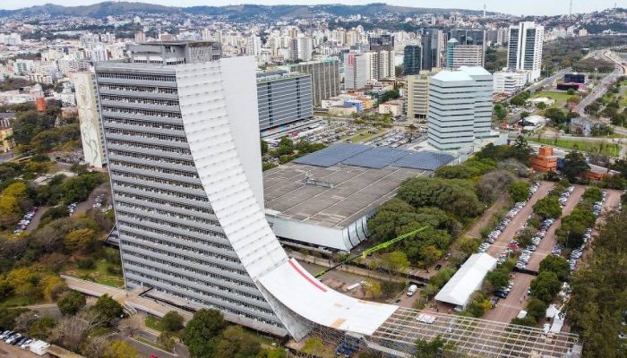 Montagem da pista de skate no centro administrativo do governo gaúcho
             -       
        João Pedro Rodrigues - 26.ago.2025/Divulgação Governo do RS