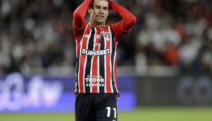 Ferreirinha lamenta chance perdida no segundo tempo
             -       
        Cristina Vega/Reuters