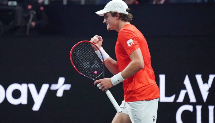 Fonseca celebra ponto contra Flavio Cobolli na Laver Cup
             -       
        David Gonzales/Imagn Images via Reuters Connect