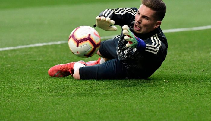 Luca Zidane, em aquecimento pelo Real Madrid
             -       
        Javier Soriano - 31.mar.19/AFP