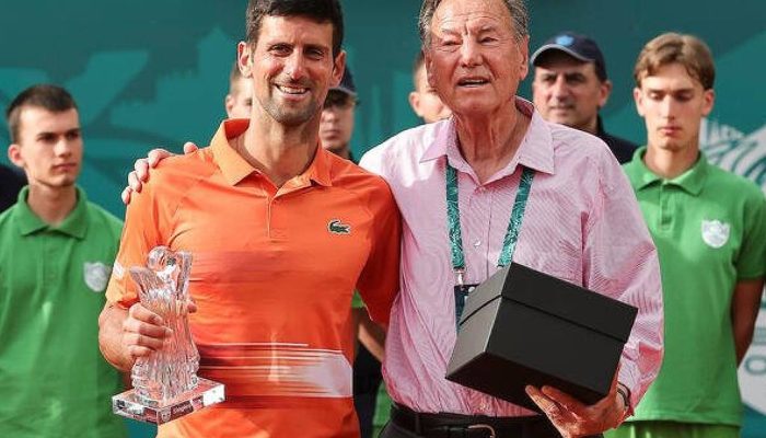 Nikola Pilic (à dir.) e o pupilo Novak Djokovic
             -       
        Reprodução/X