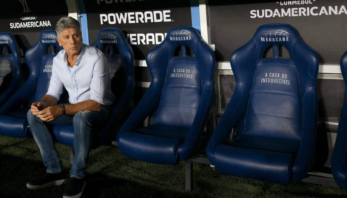 Renato Gaúcho durante partida entre Fluminense e Lanús, no Maracanã; treinador pediu demissão após o jogo
             -       
        Mauro Pimentel/AFP