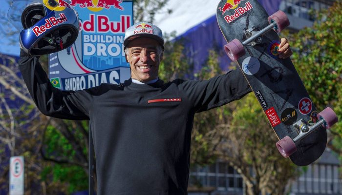 Descida de Sandro Dias, o mineirinho, na rampa do Centro Administrativo Fernando Ferrari, em Porto Alegre  -              
                              
                  25.nov.25 /                
              
                              Red Bull via Youtube