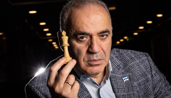 Garry Kasparov, em entrevista à Folha; craque do xadrez está em São Paulo para promover o Grand Chess Tour
             -       
        Bruno Santos - 26.set.2025/Folhapress