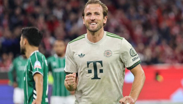 O centroavante Harry Kane, do Bayern, comemora um de seus dois gols contra o Werder Bremen pela Bundesliga, em Munique
             -       
        Alexandra Beier - 26.set.25/AFP