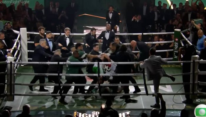 Reprodução de vídeo do Canal Combate, da TV Globo, mostra momento de briga generalizada entre equipes de Popó e Wanderlei Silva, durante o evento Spaten Fight Night 2, em São Paulo
             -       
        Reprodução/TV Globo