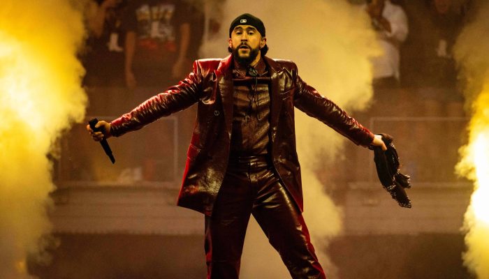 Bad Bunny durante apresentação no Kaseya Center, em Miami
             -       
        Eva Marie Uzcategui - 24.mai.2024/AFP