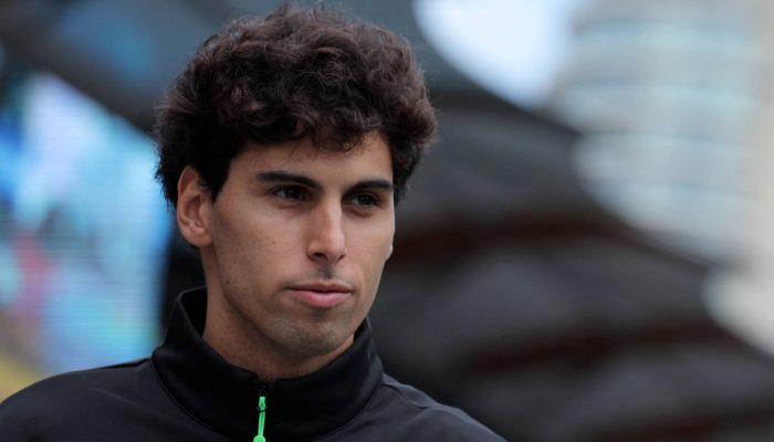Gabriel Bortoleto durante o fim de semana de corrida em Baku, no Azerbaijão; piloto brasileiro viu seu status crescer durante a temporada
             -       
        Anton Vaganov - 21.nov.25/REUTERS
