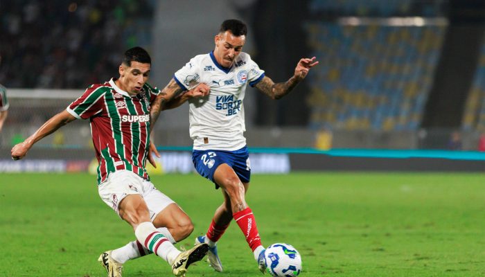 Serna, do Fluminense, e Iago durante partida contra o Bahia, pela Copa de Brasil
             -       
        Claudia Martini - 11.set.25/Xinhua
