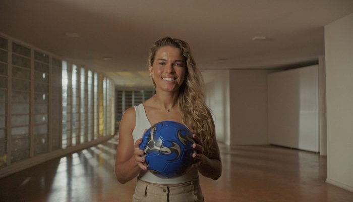 Tamires Dias, do Corinthians e da seleção, durante o documentário 'De Virada - Bastidores e Desafios do Futebol'
             -       
        Divulgação