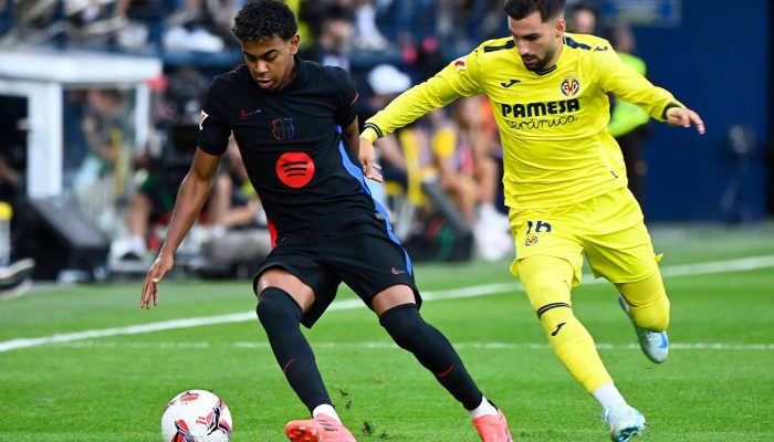 Barcelona e Villareal se enfrentam pelo Espanhol no Estádio de la Cerámica, em Villareal 
             -       
        Jose Jordan - 22.set.2024 /AFP