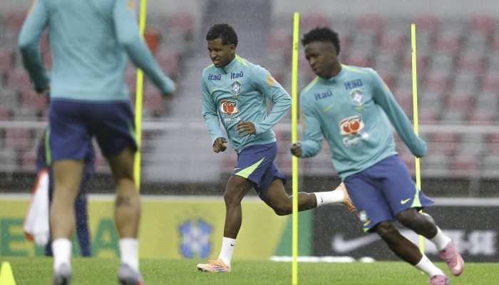 Rodrygo e Vinicius Junior durante treino da seleção brasileira em Seul 
             -       
        Rafael Ribeiro/CBF