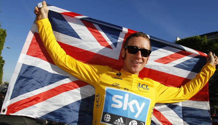 Bradley Wiggins celebra a vitória na Volta da França de 2012
             -       
        Bogdan Cristel - 22.jul.12/Reuters