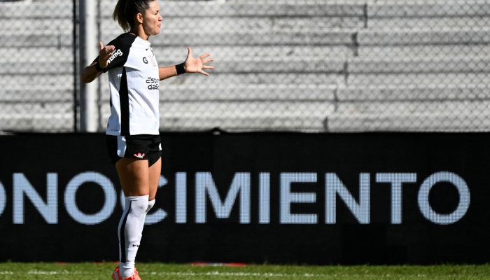 Gabi Zanotti celebra um de seus três gols na goleada do Corinthians sobre o Boca Juniors; capixaba é um fenômeno que só a natureza e a dedicação explicam
             -       
        Luis Robayo - 11.out.25/AFP