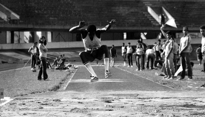 João do Pulo salta no Troféu Brasil de 1981
             -       
        Acervo - 10.mai.81/Folhapress