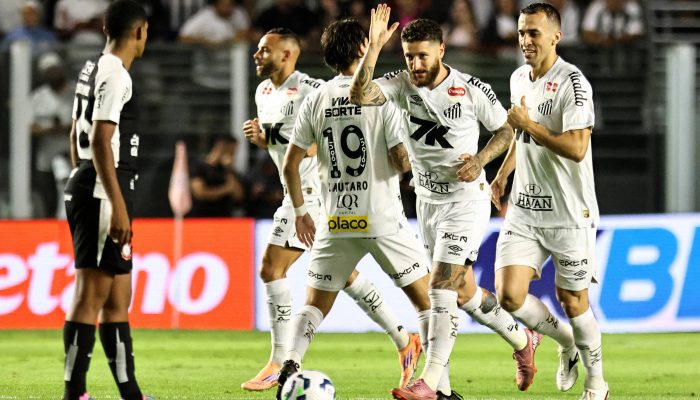 Zé Rafael celebra gol pelo Santos contra o Corinthians
             -       
        Thiago Bernardes/Reuters