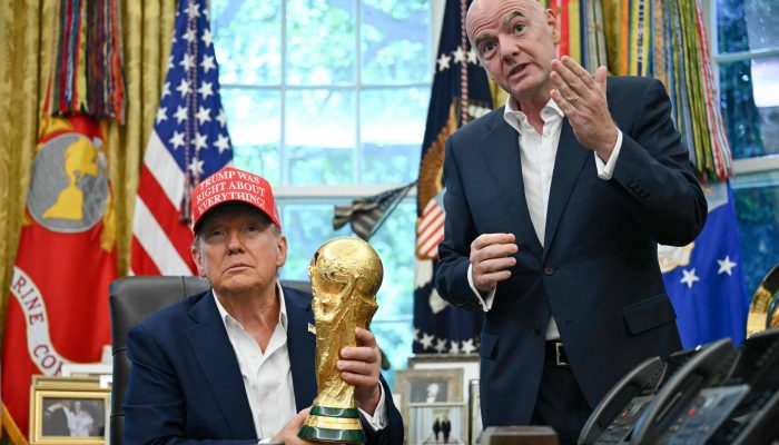 Donald Trump e Gianni Infantino durante entrevista no Salão Oval da Casa Branca, em Washington
             -       
        Andrew Caballero-Reynolds - 22.ago.2025/AFP