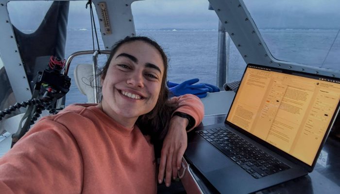 Tamara Klink, em seu barco, durante a travessia pelo Ártico
             -       
        Tamara Klink/via AFP