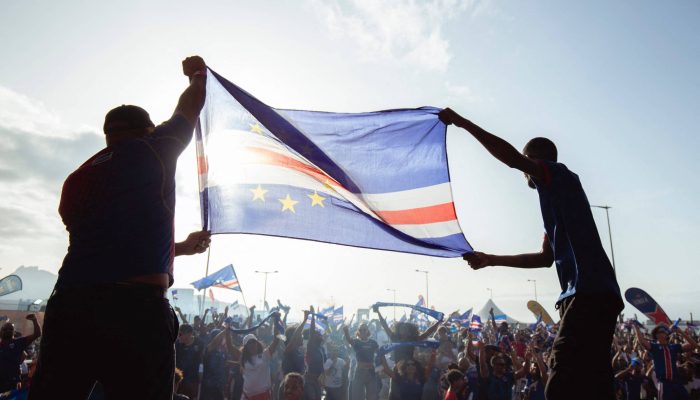 Torcedores comemoram a classificação de Cabo Verde para a Copa do Mundo 2026
             -       
        Queila Fernandes - 13.out.25/AFP