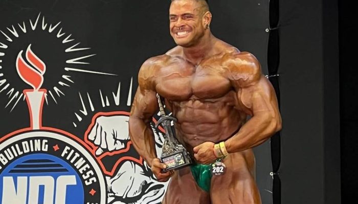 Kadu Santos durante competição de fisiculturismo