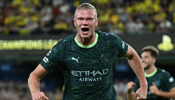 Erling Haaland comemora seu gol em jogo do Manchester City contra o Villareal pela Champions League
             -       
        Javier Soriano - 21.out.25/AFP