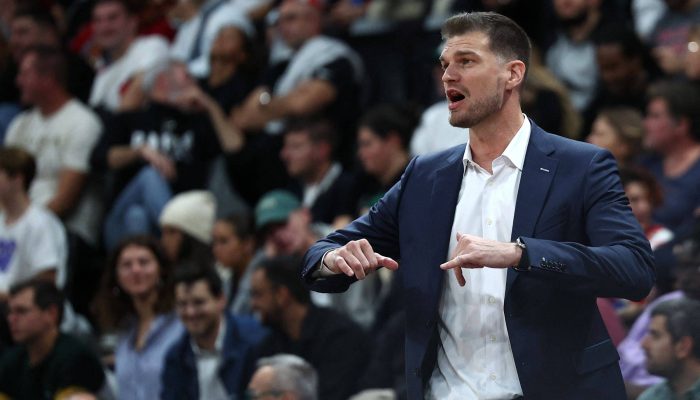Tiago Splitter, em ação como técnico do Paris
             -       
        Anne-Christine Poujoulat - 4.out.24/AFP