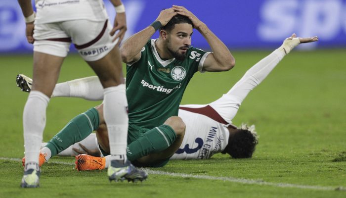 Flaco Lopez lamenta chance perdida em partida contra a LDU
             -       
        Cristina Vega/REUTERS