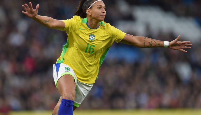 Bia Zaneratto comemora seu gol
             -       
        Peter Powell/AFP