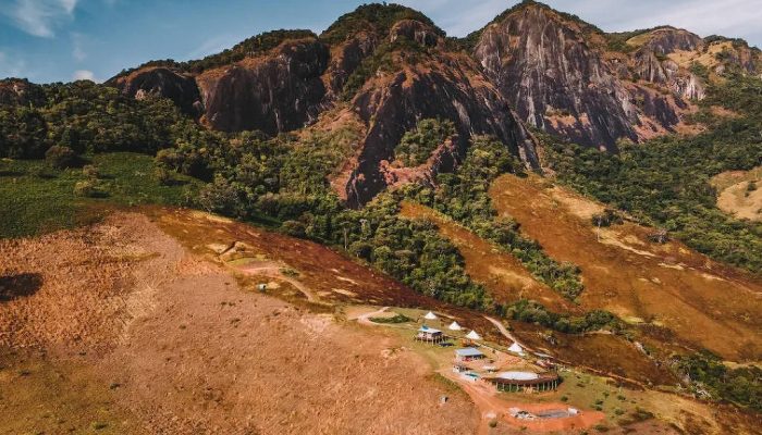 Placa indica atrativo e bairro rural em Piranguçu (MG)
             -       
        Paulo Vieira