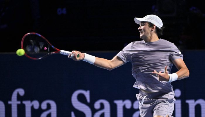João Fonseca em ação no ATP de Sauíça; brasileiro tenta escalar ainda mais o rankig da ATP
             -       
        Fabrice Coffrini - 26.out.25/AFP
