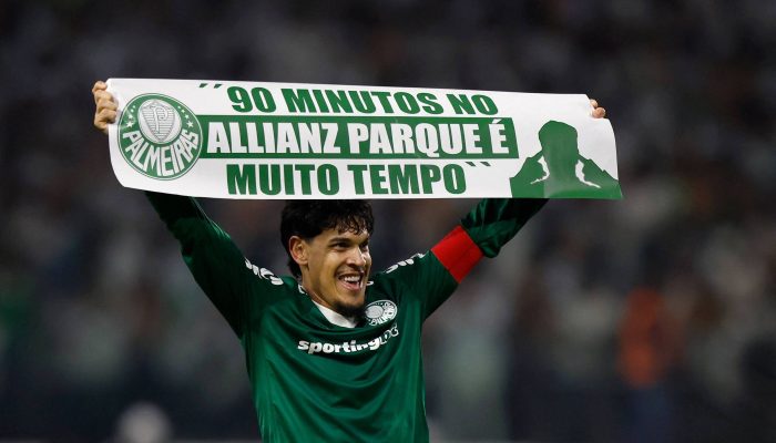 O zagueiro paraguaio Gustavo Gómez exibe faixa com a frase de Abel Ferreira que previa a reviravolta do confronto em São Paulo
             -       
        Miguel Schincariol/AFP