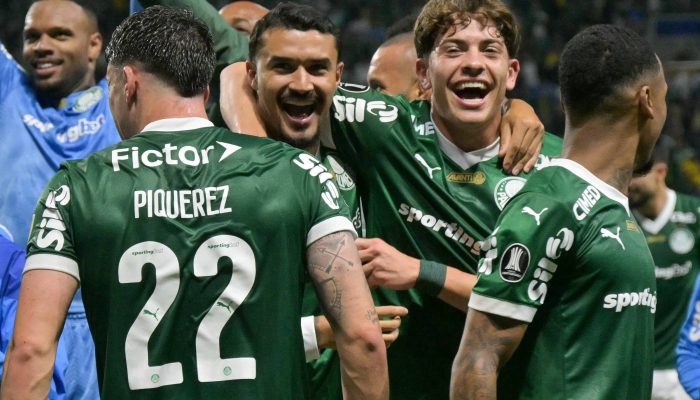 Atletas do Palmeiras celebram a classificação à final
             -       
        Nelson Almeida - 30.out.25/AFP