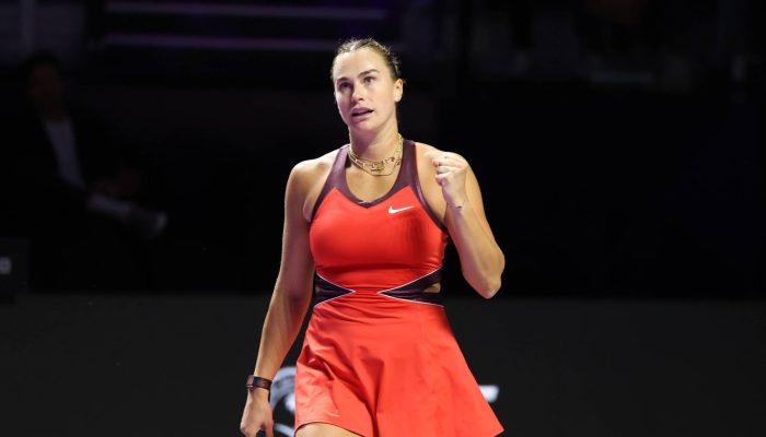 Aryna Sabalenka celebra ponto em partida contra Jasmine Paolini no WTA Finals, em Riad, na Arábia Saudita 
             -       
        Luo Chen - 2.nov.2025/Xinhua