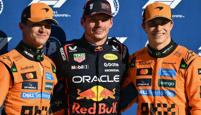 Lando Norris (à esq.) Max Verstappen e Oscar Piastri no pódio do GP da Itália
             -       
        Marco Bertorello - 6.set.25/AFP