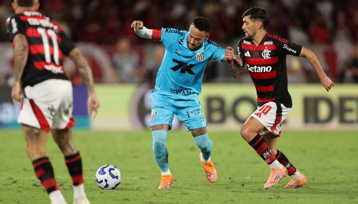 Fernando Diniz antes da partida Vasco 2 x 0 Fluminense, no Maracanã
             -       
        Ricardo Moraes - 20.out.25/Reuters