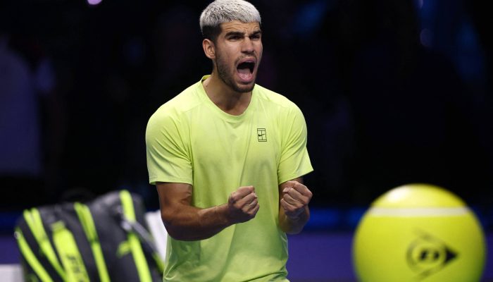 Carlos Alcaraz celebra vitória na semifinal da ATP Finals
             -       
        Guglielmo Mangiapane/Reuters
